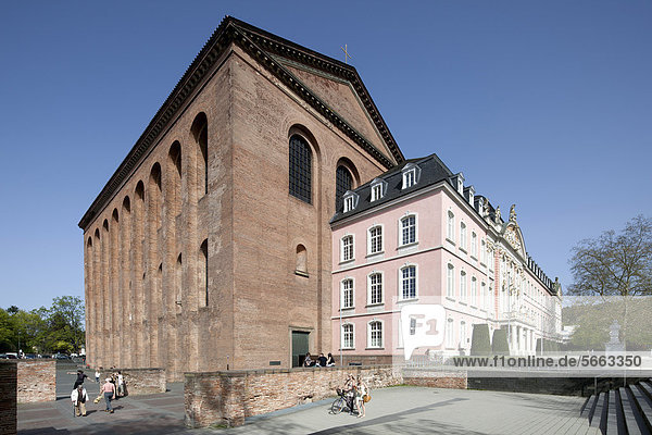 Konstantin-Basilika  UNESCO Weltkulturerbe  Kurfürstliches Palais  Trier  Rheinland-Pfalz  Deutschland  Europa  ÖffentlicherGrund