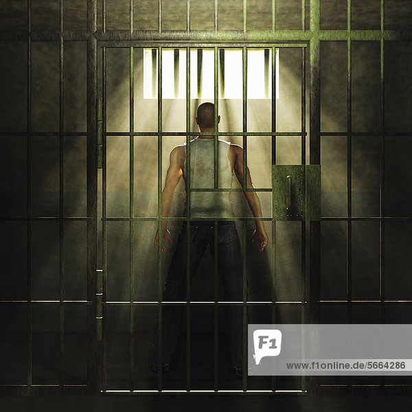Lichtstrahl fällt auf Mann in Gefängniszelle