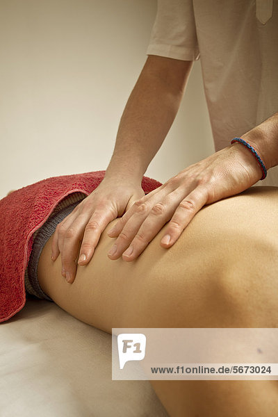 Massage therapist  massage