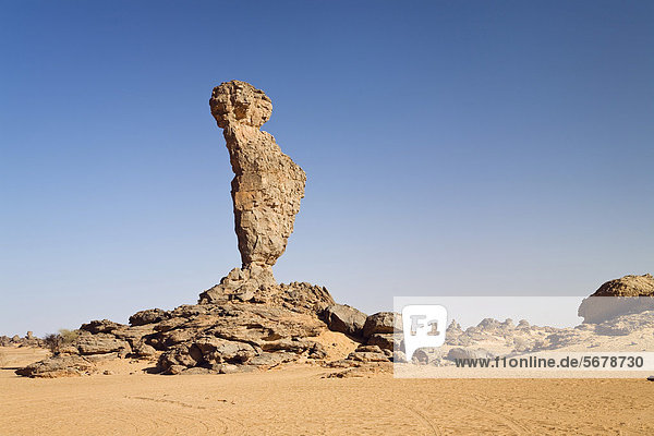 Bizarre Felsformation in der libyschen Wüste  Akakus-Gebirge  Libyen  Sahara  Afrika