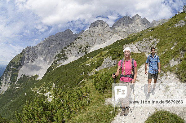Hikers walking on the hiking path connecting Gruttenhuette mountain lodge and Ellmauer Halt  Wilder Kaiser mountain  Tyrol  Austria  Europe