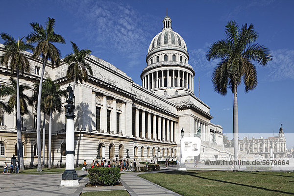 Kapitol oder El Capitolio oder National Capitol Building Altstadt UNESCO Weltkulturerbe Villa San Cristobal de La Habana Havanna Republik Kuba Mittelamerika