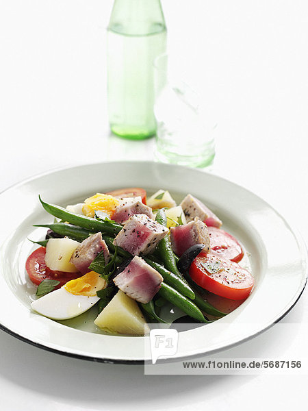 Teller Sommerfruchtsalat mit Thunfisch