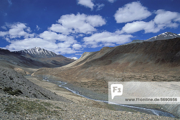 Flusstal  das zum Sisir La oder Sisir Pass führt  Zanskar  Ladakh  Jammu und Kaschmir  indischer Himalaya  Nordindien  Indien  Asien
