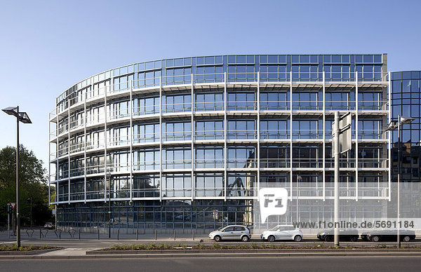 Bürogebäude an der Oskar-von-Miller-Straße  Frankfurt am Main  Hessen  Deutschland  Europa  ÖffentlicherGrund