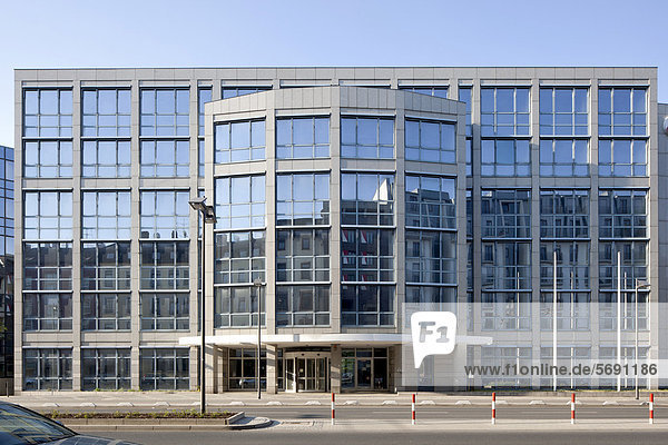 Office building on Oskar-von-Miller-Strasse street  Frankfurt am Main  Hesse  Germany  Europe  PublicGround