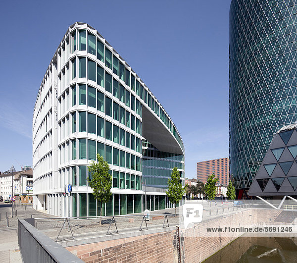 Bürogebäude mit Westhafen-Haus und Westhafen-Turm  Westhafen  Frankfurt am Main  Hessen  Deutschland  Europa  PublicGround