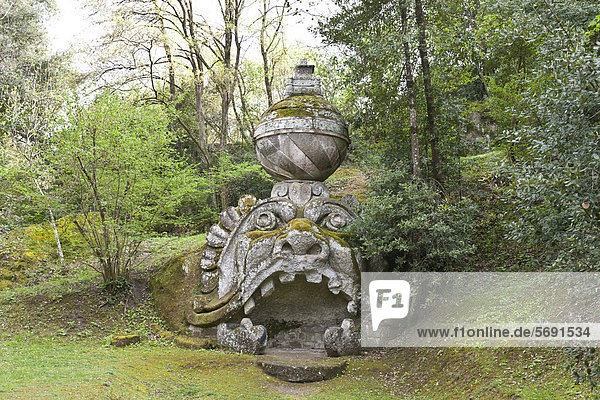 Skulptur des Glaukos  Sacro Bosco  Heiliger Wald  Monsterpark  Park der Ungeheuer  Vicino Orsini  Bomarzo bei Viterbo  Latium  Italien  Südeuropa  Europa