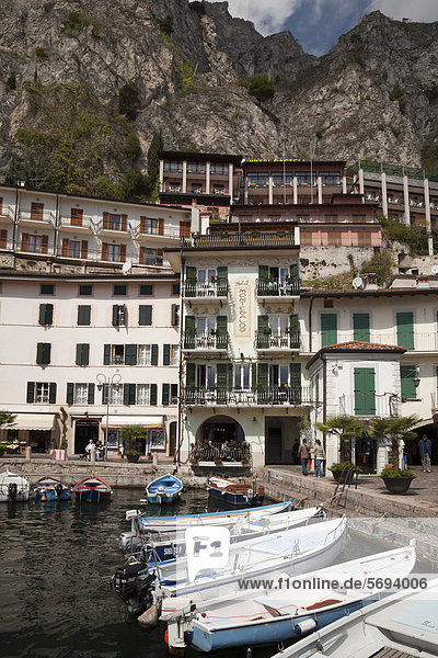 Hotel am Hafen  Limone sul Garda  Gardasee  Lombardei  Italien  Europa  ÖffentlicherGrund