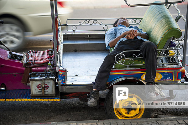 Schlafender Tuk-tuk Fahrer Bangkok Thailand Asien