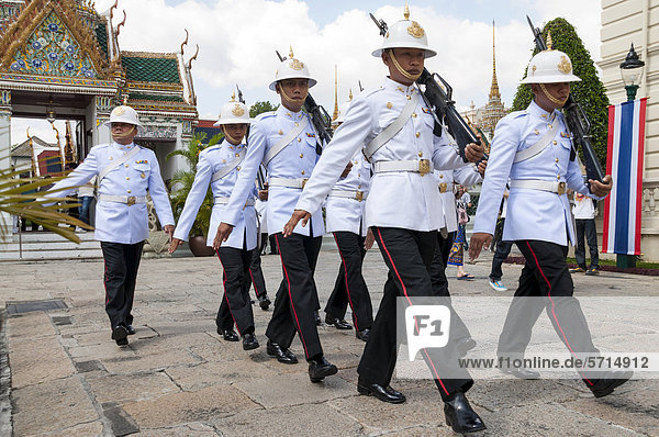 Wache  Großer Palast oder Königspalast  Bangkok  Thailand  Asien