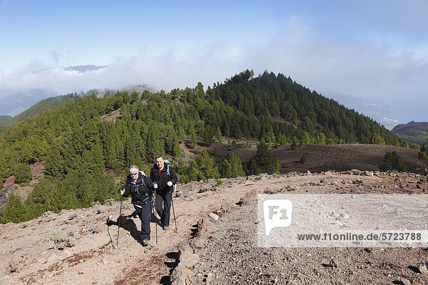 Spain  La Palma  Hikers on Ruta de los Volcanes