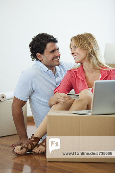 Paare online einkaufen für ihr neues Zuhause