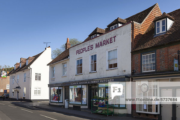 Dorfladen  kleiner Lebensmittelladen im Dorf Hambledon in Hampshire  England  Großbritannien  Europa