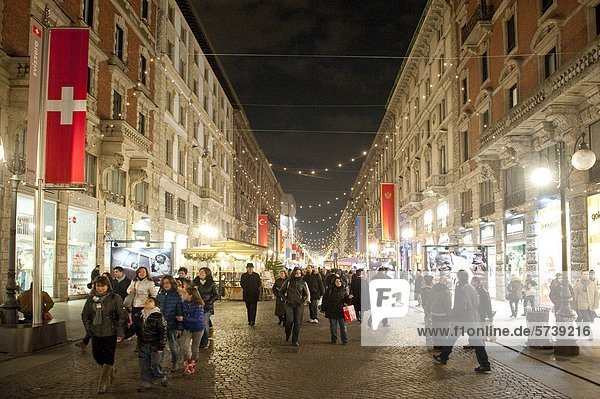 Italien  Lombardei  Mailand  Via Dante bei Nacht