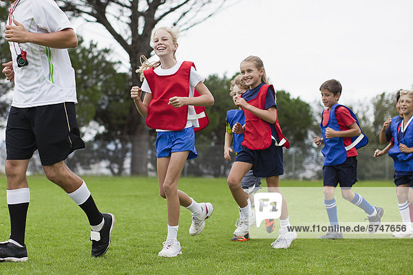 Trainerausbildung Kinder auf dem Feld
