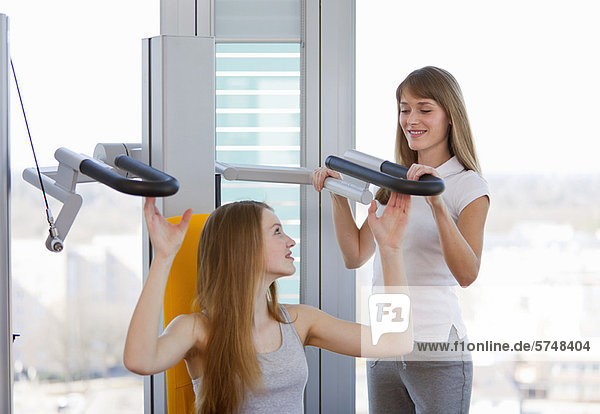 Fitness-Studio  arbeiten  Mädchen
