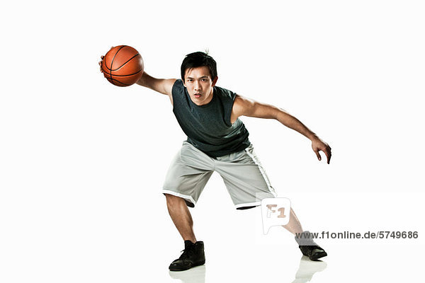 Ball Basketball Player hält