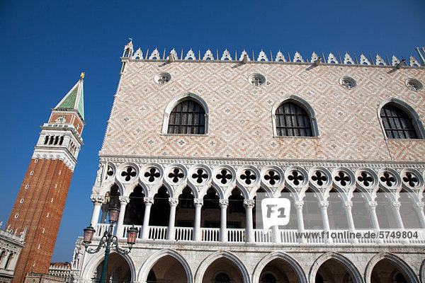 Dogenpalast und Glockenturm  Venedig  Italien