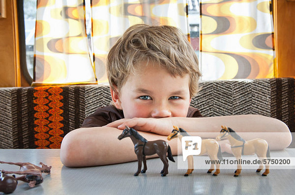 Karawane Junge - Person Spielzeug Kunststoff Campingwagen spielen
