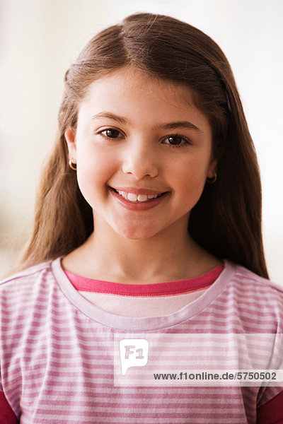 Porträt der jungen Mädchen  Lächeln