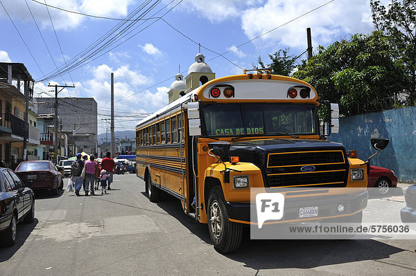 Öffentlicher Bus  Armenviertel El Mesquital  Guatemala Stadt  Guatemala  Mittelamerika
