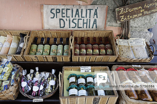 Ischitanische Spezialitäten zum Verkauf  Laden Serpcio  Altstadt von Forio  Insel Ischia  Golf von Neapel  Kampanien  Süditalien  Italien  Europa