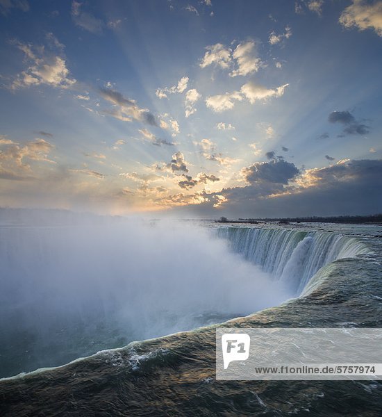 Horseshoe Falls und am Tisch Rock - Niagara Falls  Ontario  Kanada.