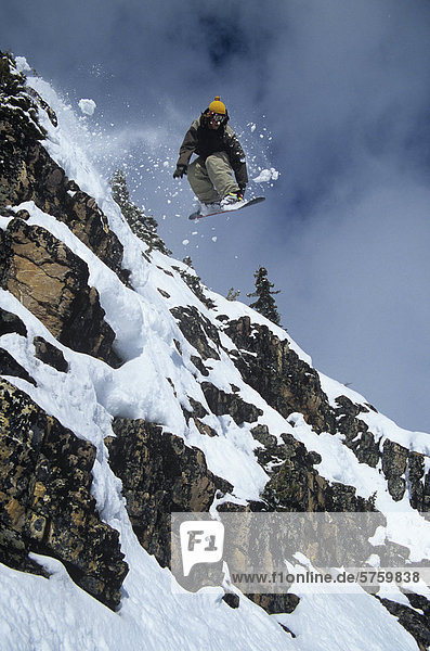 Mann Snowboarding treten
