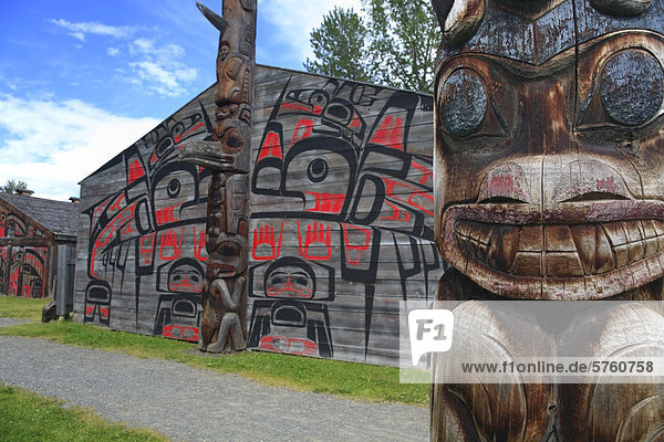 Detail  der Totempfahl und Langhäuser  Ksan historischen Dorf und Museum  Hazelton  British Columbia  Kanada