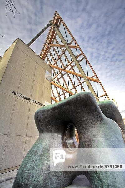 Henry Moore Skulptur  Art Gallery of Ontario  Toronto  Ontario  Kanada