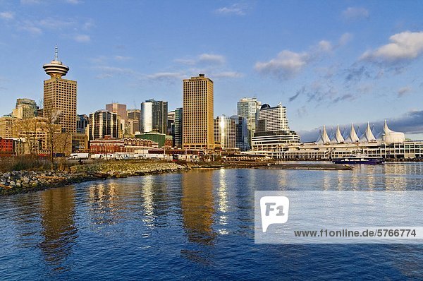 Innenstadt Vancouver Skyline von Vancouver  British Columbia  Kanada im Osten gesehen