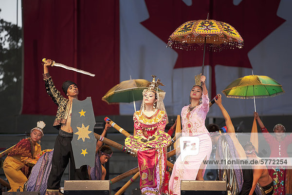 Philippinischer Tänzer in Folklorama aufzutreten. Winnipeg  Manitoba  Kanada.