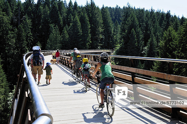 überqueren Fahrradfahrer See wandern Stützbock Bock Renovierung British Columbia Kanada