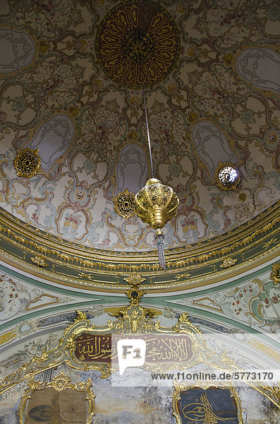 Bemalte Decke des kaiserlichen Divan  Topkap_ Palast  Istanbul  Türkei