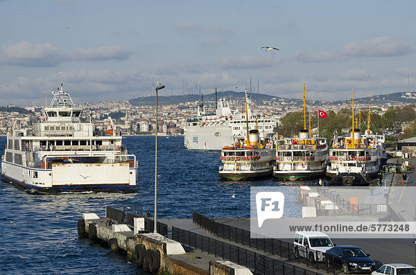sehen beschäftigt Wasserweg Bosporus Goldenes Horn Istanbul Türkei