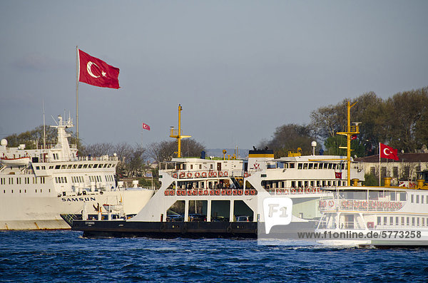 sehen beschäftigt Wasserweg Bosporus Goldenes Horn Istanbul Türkei