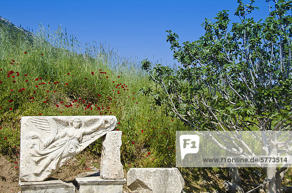 Stein Skulptur der Siegesgöttin Nike in Ephesus  eine antike Stadt  und später eine römische Stadt  an der West Küste Kleinasiens  in der Nähe von heutigen Selçuk  Izmir  Türkei
