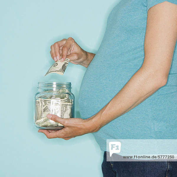 Frau  Schwangerschaft  Geld