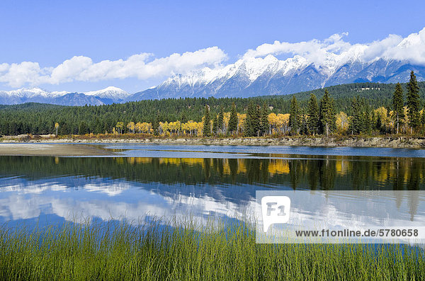 Die Steeples  Rocky Mountain Aussicht und der Kootenay River East Kootenay Region  British Columbia  Kanada