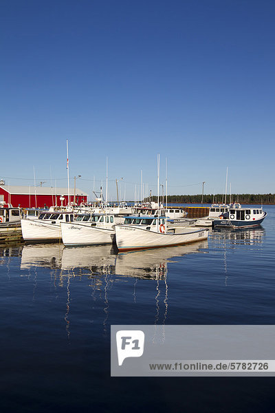 hoch oben Boot angeln Kai binden Kanada Prince Edward Island