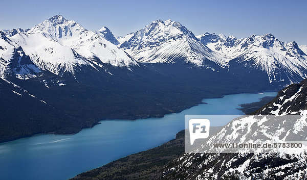 Flug über Chilko Lake innerhalb der Chilcotin-Arche in British Columbia Kanada