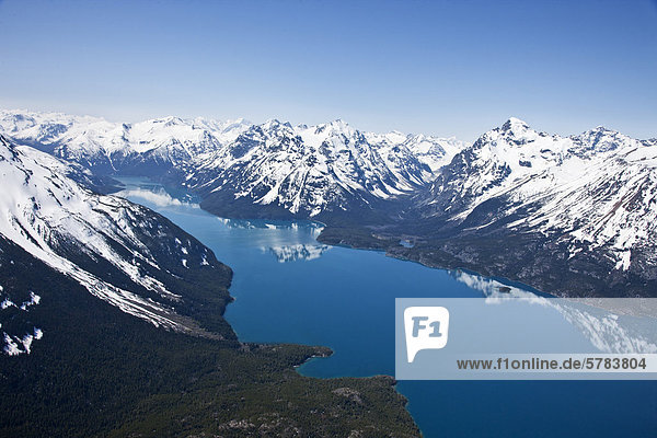 Flug über Chilko Lake innerhalb der Chilcotin-Arche in British Columbia Kanada