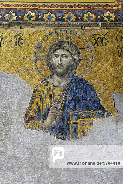 Christus Pantokrator  Christusfigur  Deesismosaik in der Südempore  Hagia Sophia  Ayasofya  Innenansicht  UNESCO-Weltkulturerbe  Istanbul  Türkei  Europa