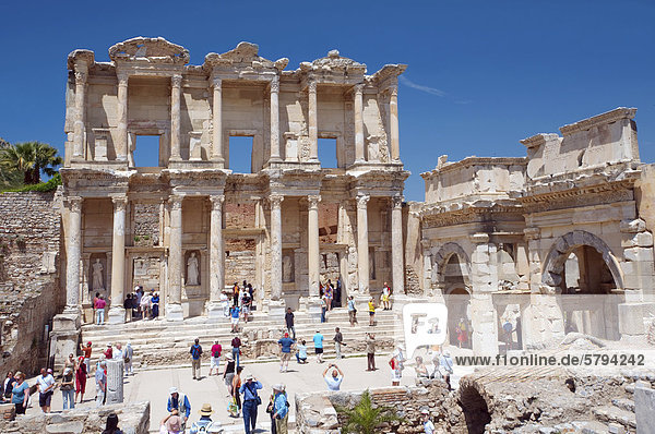 Library of Celsus  antique city of Ephesus  Efes  Turkey  Western Asia