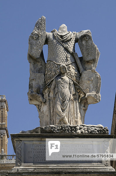 Römische Statue am Kapitol  Rom  Italien  Europa