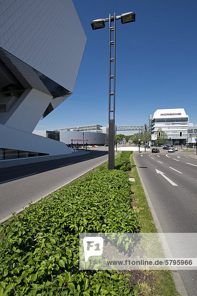 Porsche-Museum und Porsche Firmen-Zentrale Zuffenhausen Stuttgart Baden-Württemberg Deutschland