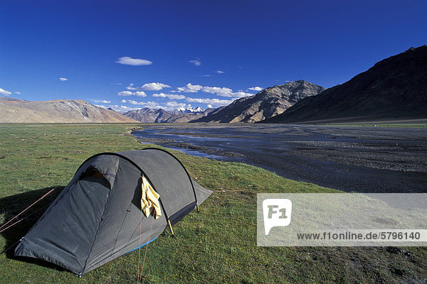 Zelt  nahe Tso Moriri oder Tsomoriri  Changtang oder Changthang  Ladakh  indischer Himalaya  Jammu und Kaschmir  Nordindien  Indien  Asien