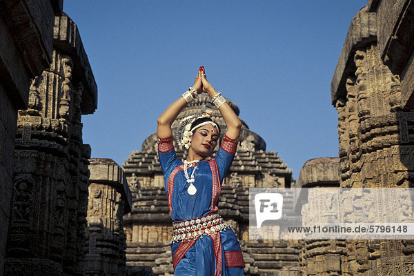 Odissi-Tänzerin  Surya- oder Sonnentempel  UNESCO Weltkulturerbe  Konarak oder Konark  Orissa  Ostindien  Indien  Asien