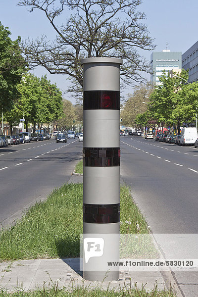 Polyscan-Blitzer  Poliscan  Säulenblitzer  Vitronic  Lidar Messmethode  Güntzelstraße  Berlin  Deutschland  Europa